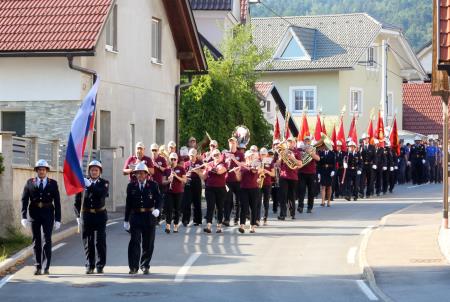 100 letnica PGD Begunje  gasilska parada 04 Foto Ljubo Vukelič